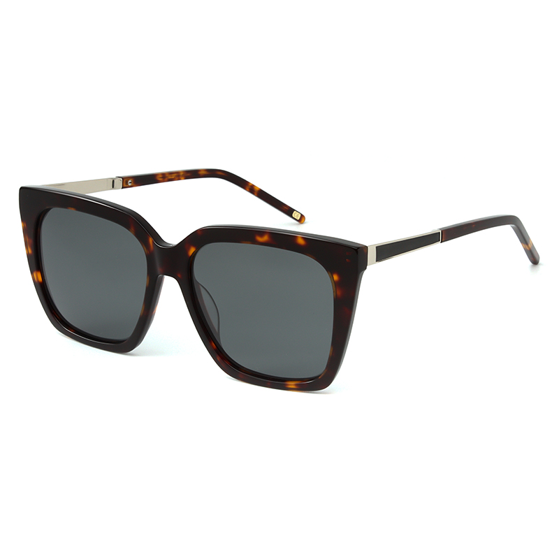 Brown tartaruga, acetate, frame and temples, with light smoke color polarized lenses, for 100% UV protection