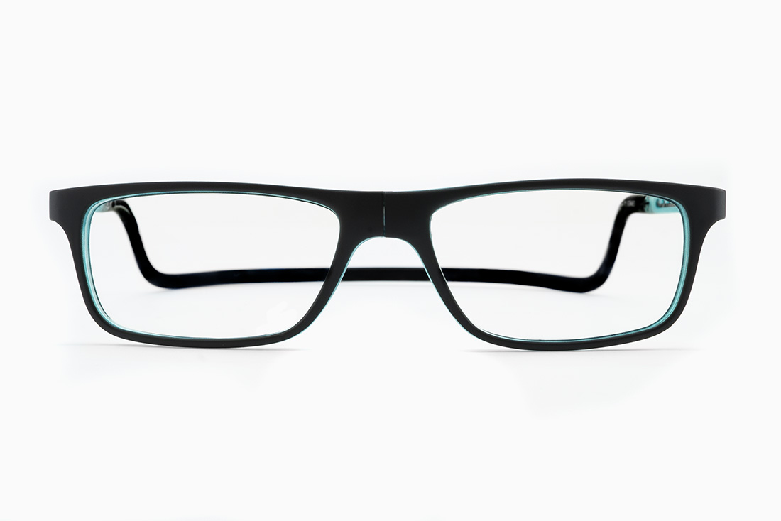 A panoramic, rectangular magnetic frame in black with inner turquoise color and black flexible headband