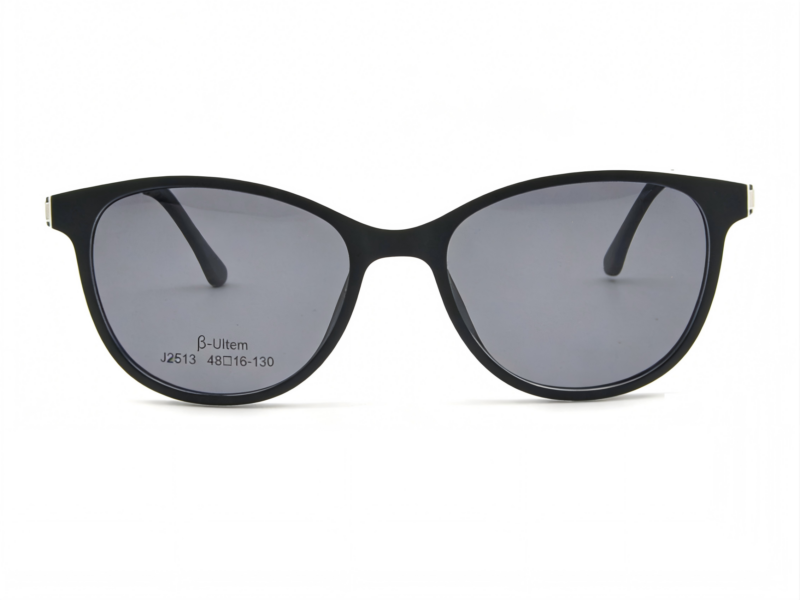 Casual, full frame in mat black color with inner white details. Assorted color clip on with smoke grey polarized lenses